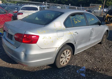 2013 Volkswagen Jetta 2.0L S z USA, uszkodzony, nr VIN 3VW2K7AJ9DM287034